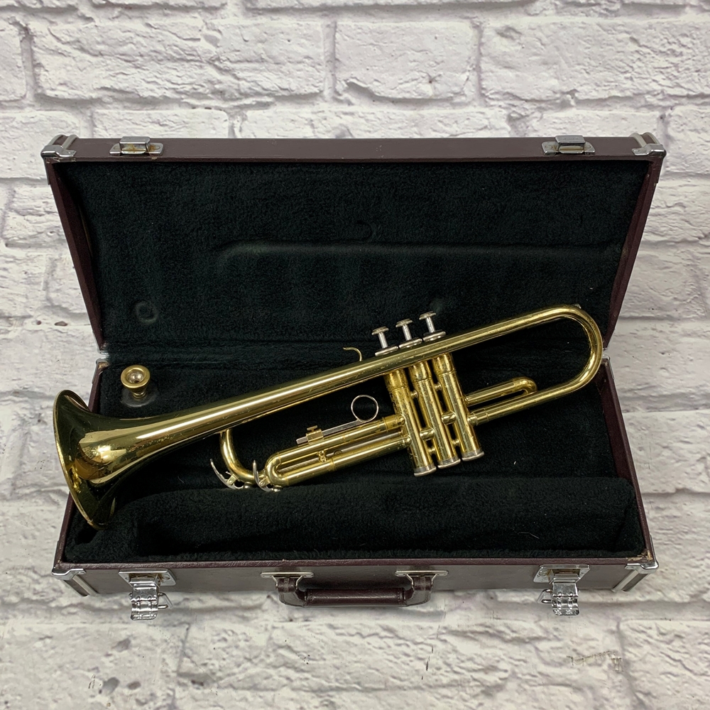 Yamaha 202474 Trumpet w/Case and Valve Oil - YTR2320